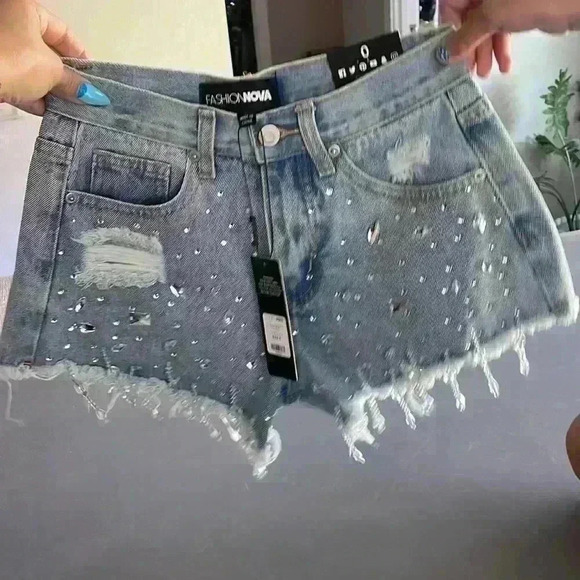 NWT Embellished Bling Denim Shorts with Crystals Jean Shorts Sz 0 - Picture 7 of 9